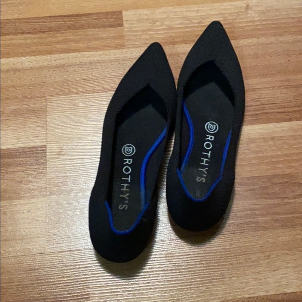 Rothy’s black points